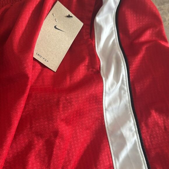 Nike Men XXL Red Athletic Basketball Shorts Mesh Mid Rise Pull On - Picture 9 of 10
